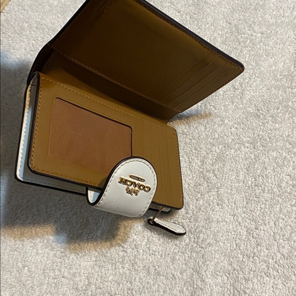 Coach Signature Wallet - Picture 8 of 12